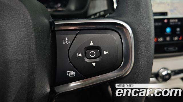 Volvo XC40 B4 Ultra Bright 2025 — фото 31