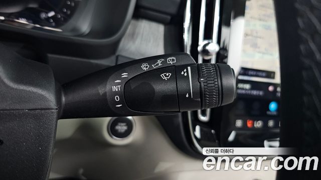 Volvo XC40 B4 Ultra Bright 2025 — фото 32