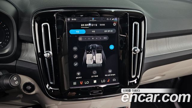 Volvo XC40 B4 Ultra Bright 2025 — фото 34