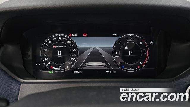Land Rover Range Rover Velar 3.0 D300 R-Dynamic SE 2018 — фото 8