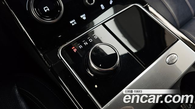 Land Rover Range Rover Velar 3.0 D300 R-Dynamic SE 2018 — фото 9
