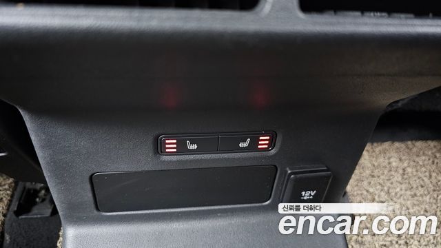 Land Rover Range Rover Velar 3.0 D300 R-Dynamic SE 2018 — фото 19