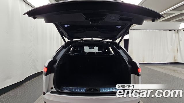 Land Rover Range Rover Velar 3.0 D300 R-Dynamic SE 2018 — фото 20
