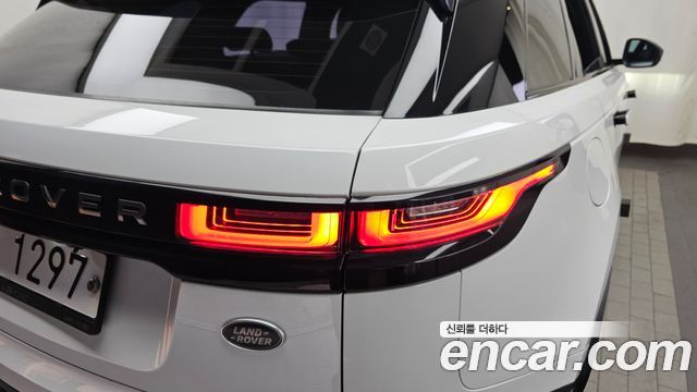 Land Rover Range Rover Velar 3.0 D300 R-Dynamic SE 2018 — фото 23