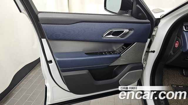 Land Rover Range Rover Velar 3.0 D300 R-Dynamic SE 2018 — фото 24