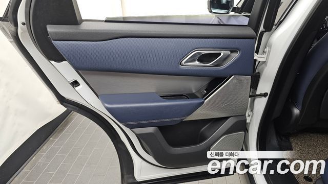 Land Rover Range Rover Velar 3.0 D300 R-Dynamic SE 2018 — фото 25