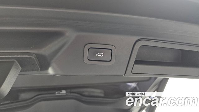 Land Rover Range Rover Velar 3.0 D300 R-Dynamic SE 2018 — фото 26