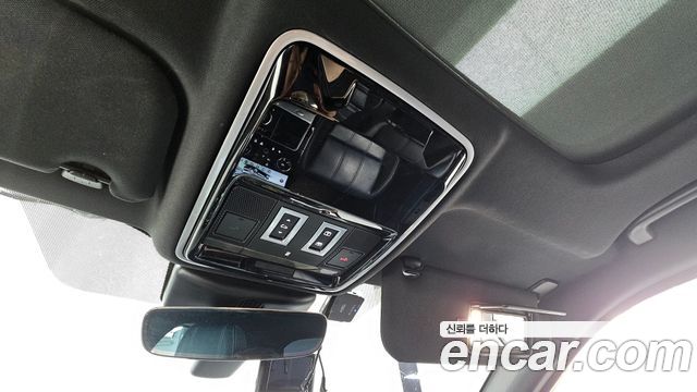 Land Rover Range Rover Velar 3.0 D300 R-Dynamic SE 2018 — фото 29