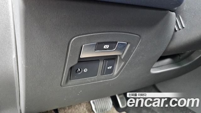 Land Rover Range Rover Velar 3.0 D300 R-Dynamic SE 2018 — фото 30