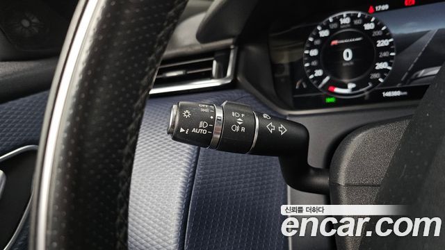 Land Rover Range Rover Velar 3.0 D300 R-Dynamic SE 2018 — фото 32