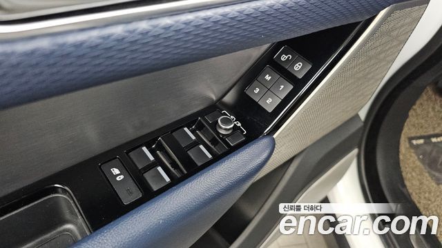 Land Rover Range Rover Velar 3.0 D300 R-Dynamic SE 2018 — фото 33