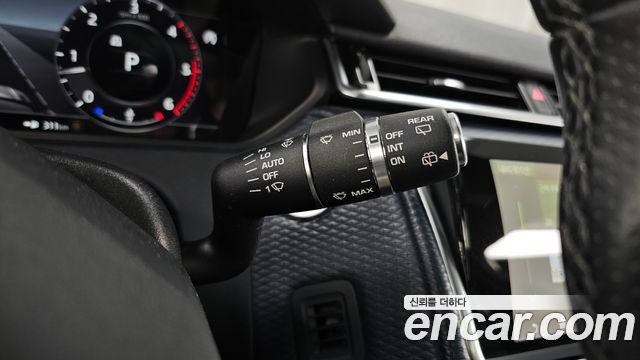 Land Rover Range Rover Velar 3.0 D300 R-Dynamic SE 2018 — фото 34