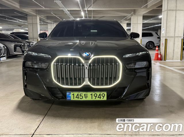 BMW 7 Series (G70) 740i xDrive M Sport