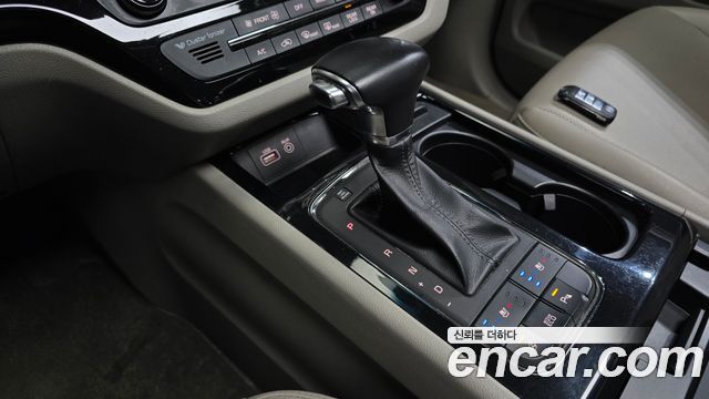 Kia Carnival 9-seater Prestige 2018 — фото 9
