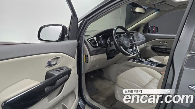 Kia Carnival 9-seater Prestige 2018 — фото 10