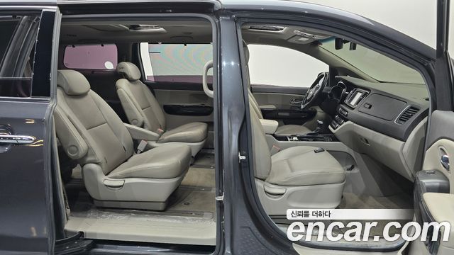 Kia Carnival 9-seater Prestige 2018 — фото 11