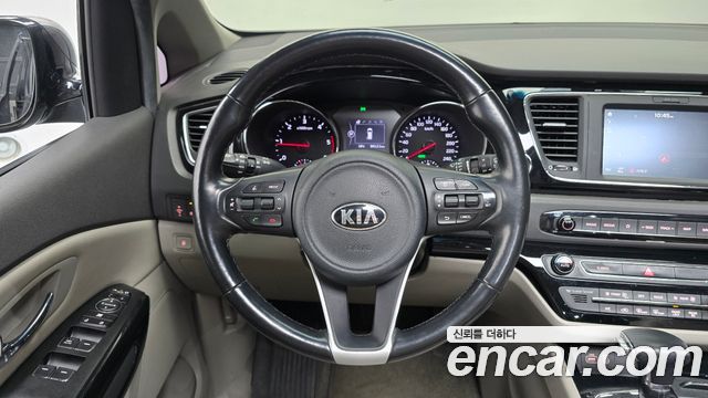 Kia Carnival 9-seater Prestige 2018 — фото 12