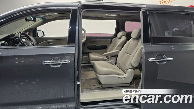 Kia Carnival 9-seater Prestige 2018 — фото 26