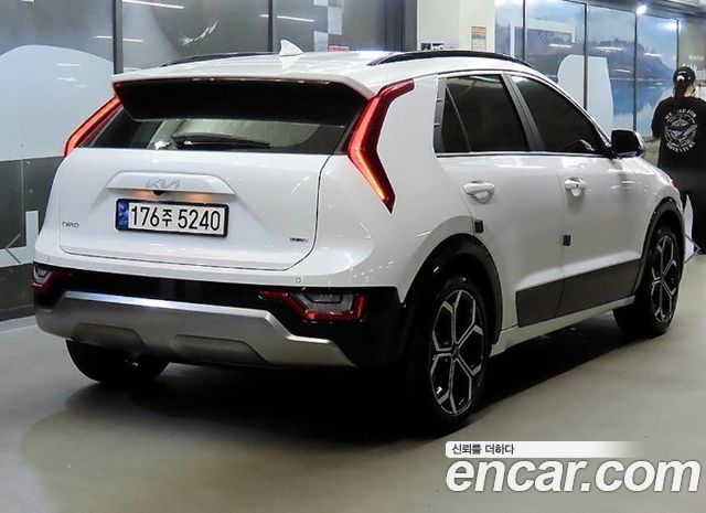 Kia Niro Prestige 2024 — фото 4