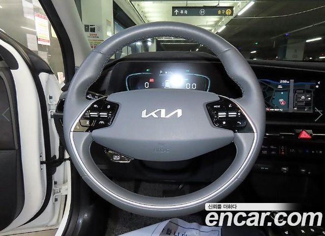 Kia Niro Prestige 2024 — фото 8
