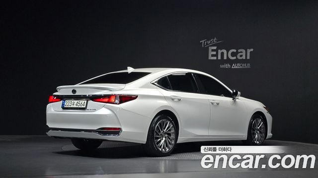 Lexus ES300h (VII) Executive 2024 — фото 2
