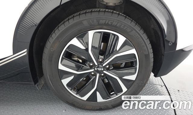 Kia EV6 Long Range Earth 2023 — фото 21