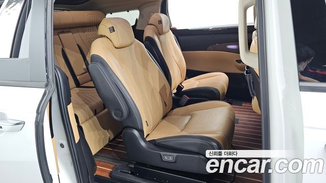 Kia Carnival (IV) Gasoline 7-seater Limousine(Special vehicle) 2023 — фото 15
