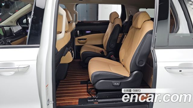 Kia Carnival (IV) Gasoline 7-seater Limousine(Special vehicle) 2023 — фото 16