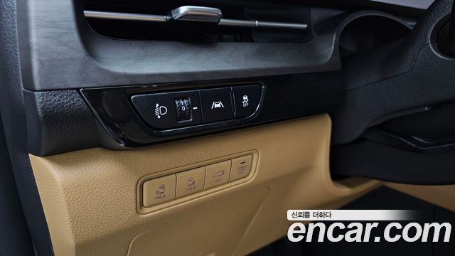 Kia Carnival (IV) Gasoline 7-seater Limousine(Special vehicle) 2023 — фото 24
