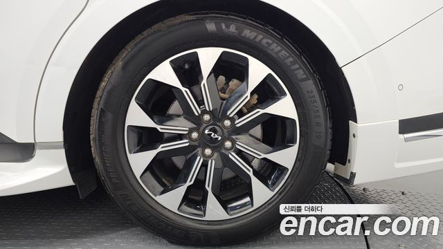 Kia Carnival (IV) Gasoline 7-seater Limousine(Special vehicle) 2023 — фото 27