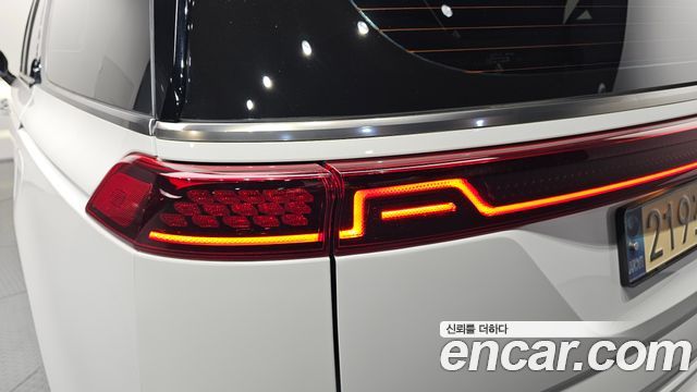 Kia Carnival (IV) Gasoline 7-seater Limousine(Special vehicle) 2023 — фото 29