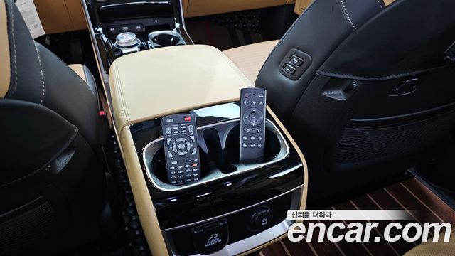 Kia Carnival (IV) Gasoline 7-seater Limousine(Special vehicle) 2023 — фото 41