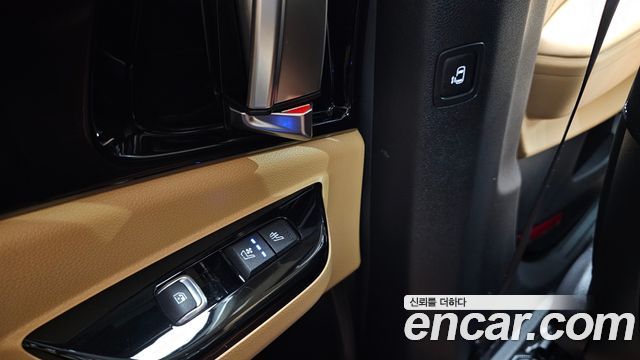 Kia Carnival (IV) Gasoline 7-seater Limousine(Special vehicle) 2023 — фото 42