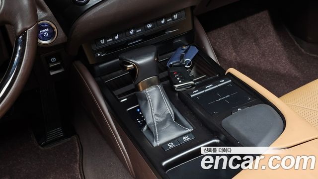Lexus ES300h (VII) Executive 2019 — фото 9