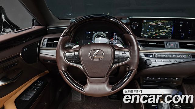 Lexus ES300h (VII) Executive 2019 — фото 13