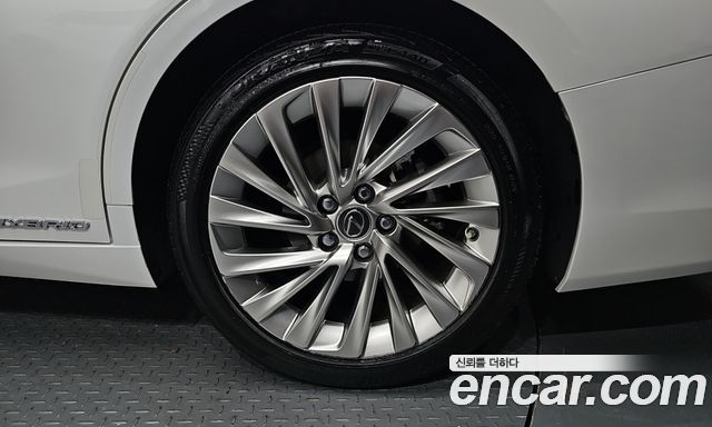 Lexus ES300h (VII) Executive 2019 — фото 21