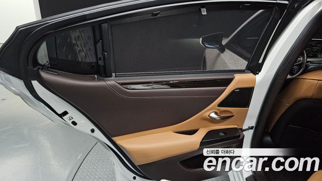 Lexus ES300h (VII) Executive 2019 — фото 25