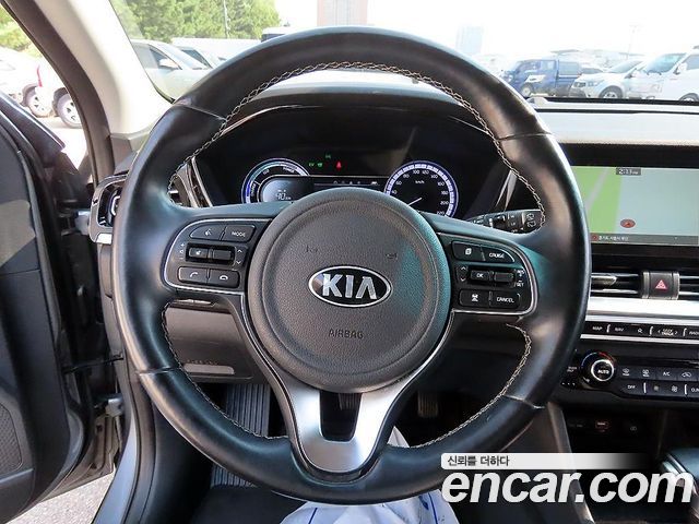 Kia Niro 1.6 HEV Prestige 2020 — фото 15