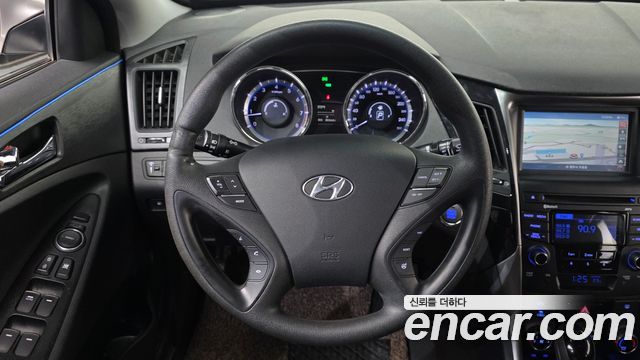 Hyundai Sonata The Brilliant CVVL Bluesaver 2013 — фото 16