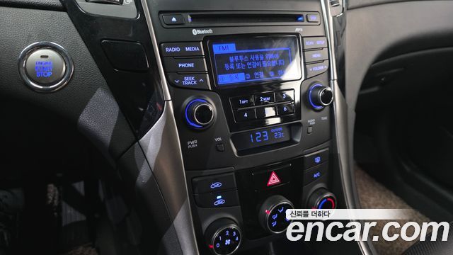 Hyundai Sonata The Brilliant CVVL Bluesaver 2013 — фото 19