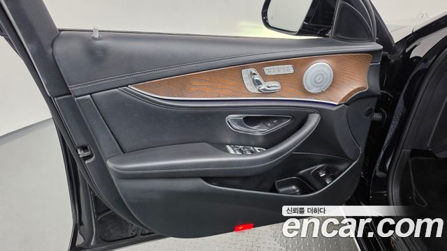 Mercedes-Benz E-Class (W213) E300e Exclusive 2019 — фото 24