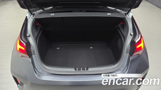 Hyundai Veloster (JS) 1.6 Turbo Sport Core 2019 — фото 32
