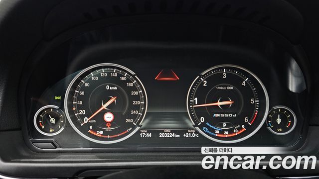 BMW 5 Series (F10) 520d xDrive M Aero Dynamic 2016 — фото 8