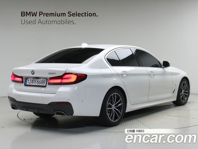 BMW 5 Series (G30) 520i M Sport 2023 — фото 2