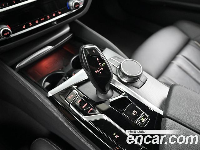 BMW 5 Series (G30) 520i M Sport 2023 — фото 9