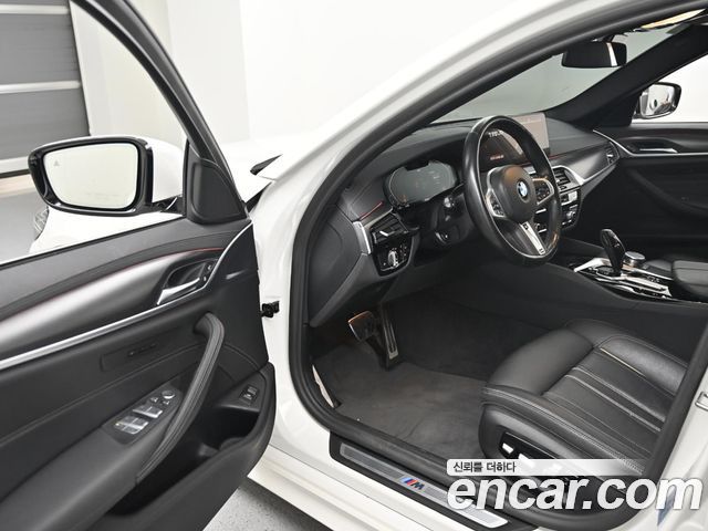 BMW 5 Series (G30) 520i M Sport 2023 — фото 10