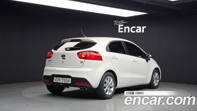 Kia Pride 1.6 GDI Hatchback Luxury 2014 — фото 2