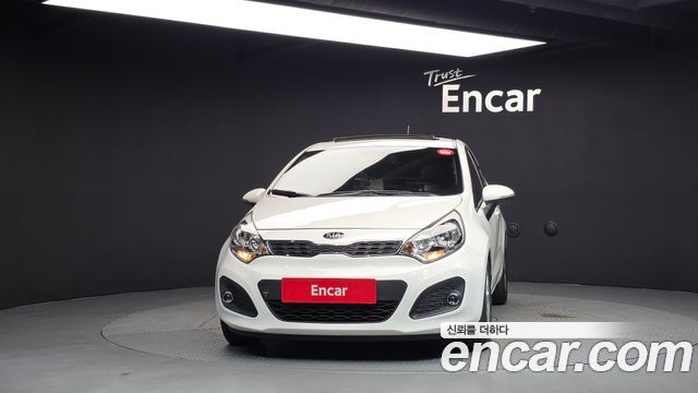 Kia Pride 1.6 GDI Hatchback Luxury 2014 — фото 3