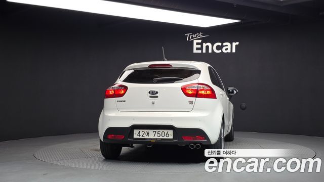 Kia Pride 1.6 GDI Hatchback Luxury 2014 — фото 4