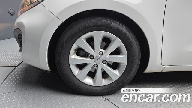Kia Pride 1.6 GDI Hatchback Luxury 2014 — фото 5